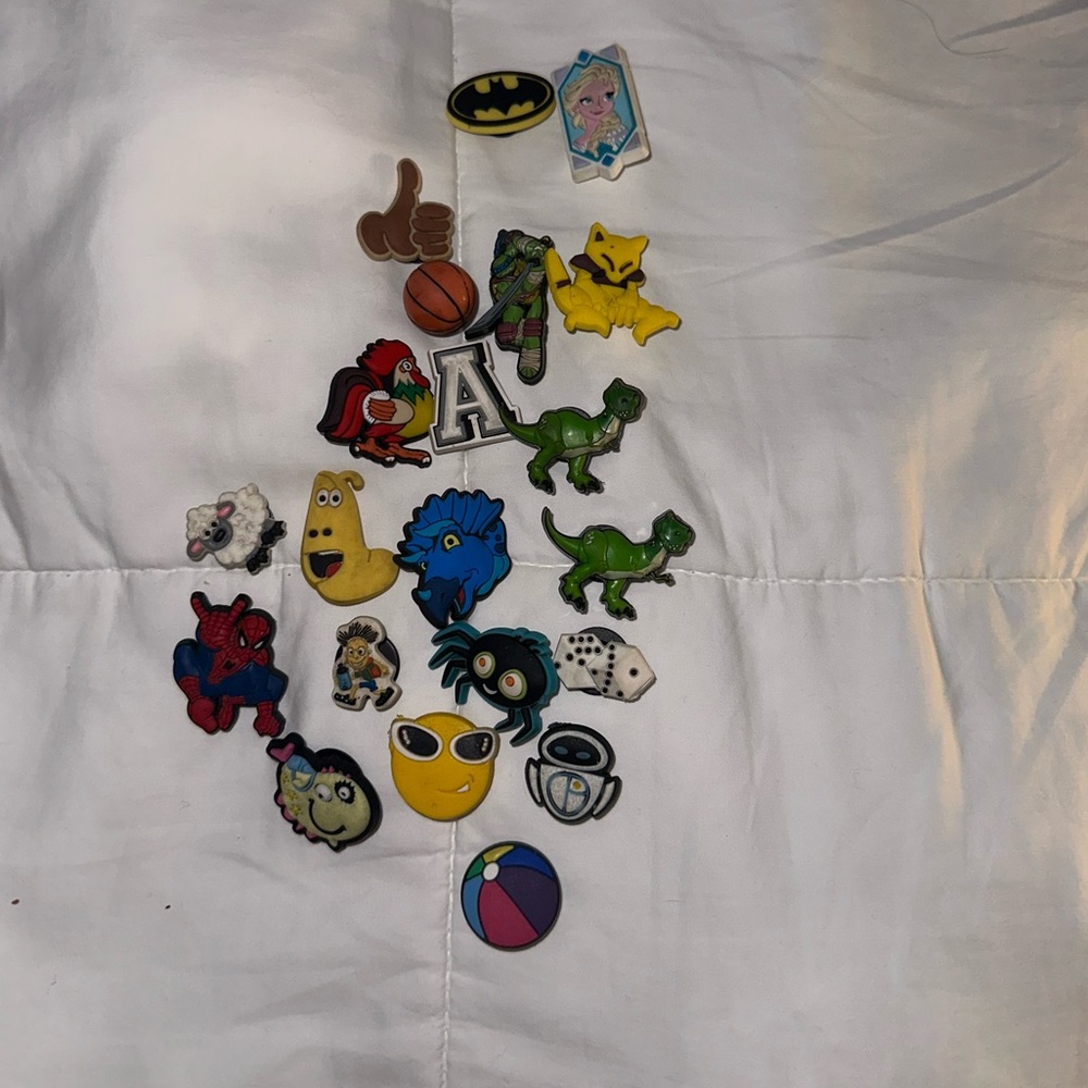 21 croc charms (Jibbitz)